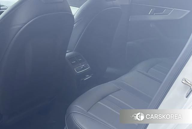 Audi A4L id 3902014 из Китая 19