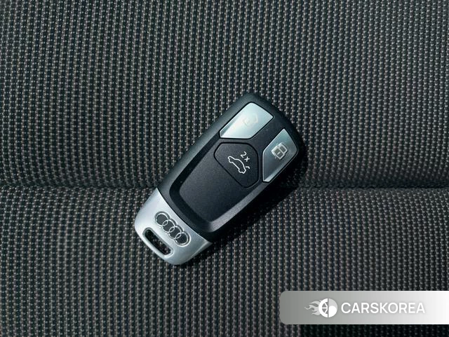 Audi Q5L id 4209417 из Китая 16