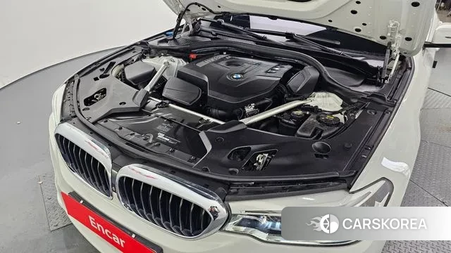 BMW 5 Series (G30) id 3412967 из Кореи 16