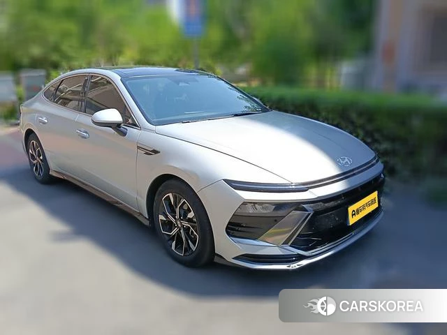 Hyundai Sonata 2024 Серебристо-серый из Китая, фото 6