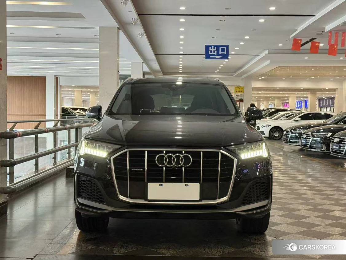 Audi Q7 2020 Черный из Китая, фото 6