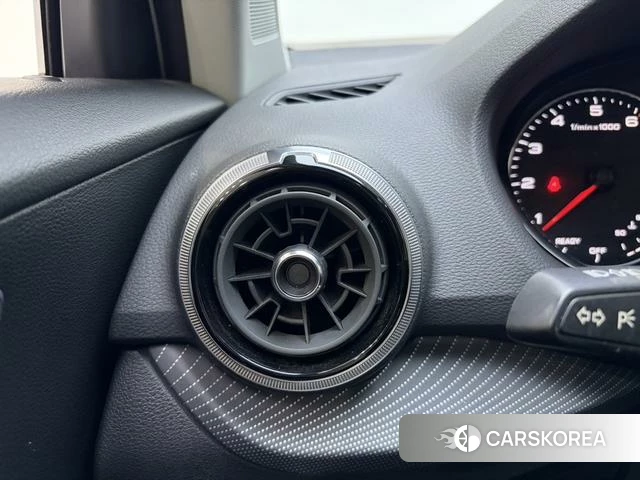Audi Q2L id 4290737 из Китая 15