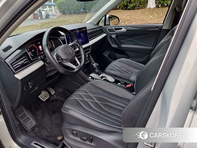 Volkswagen Tiguan L 2022 Шампань из Китая, фото 6