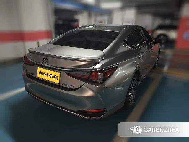 Lexus ES 2021 Серебристо-серый из Китая, фото 6