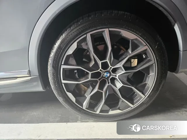 BMW X7 (G07) 2023 Серебристо-серый из Кореи, фото 6