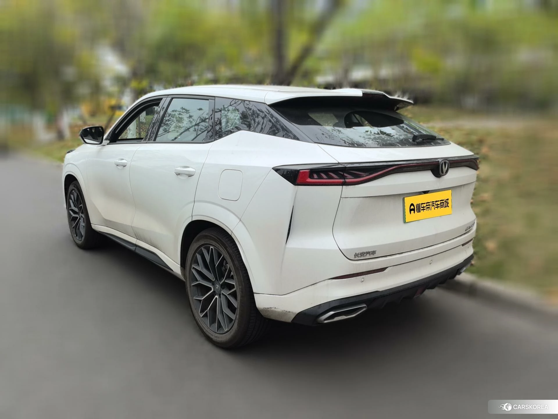 Chang'an UNI-Z PHEV 2024 Белый из Китая, фото 6