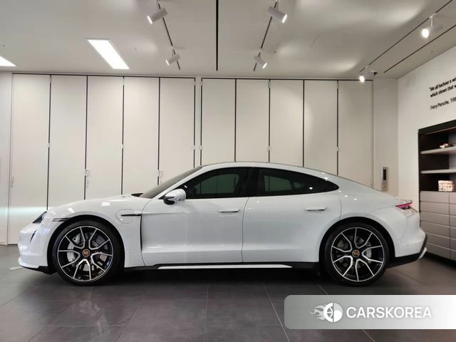 Porsche Taycan id 4456652 из Кореи 8