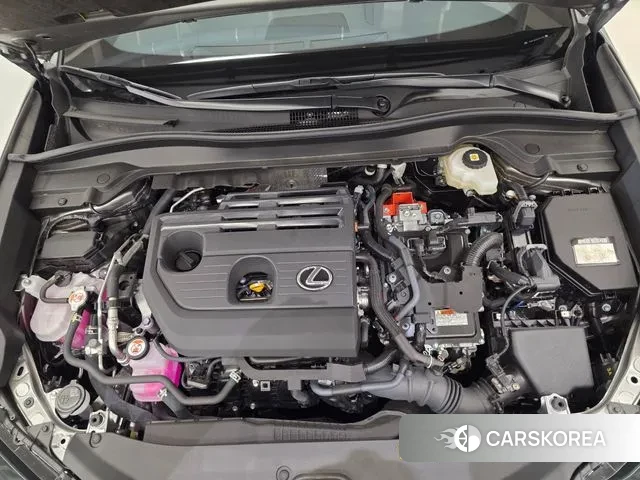 Lexus UX300h id 3340830 из Кореи 9