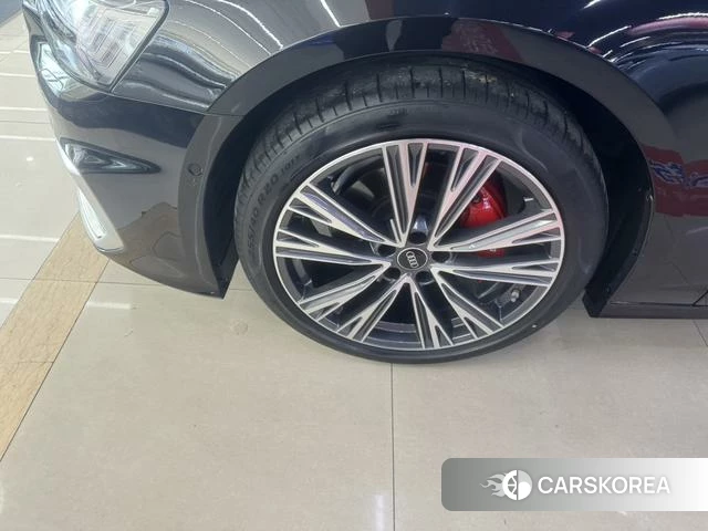 Audi A6L id 4265146 из Китая 9