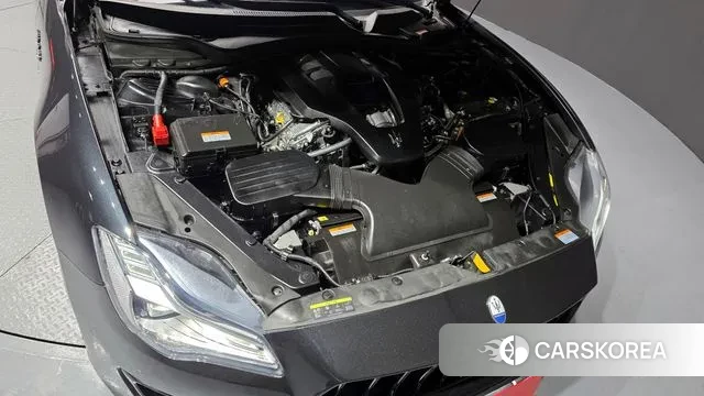 Maserati Quattroporte id 3539258 из Кореи 16