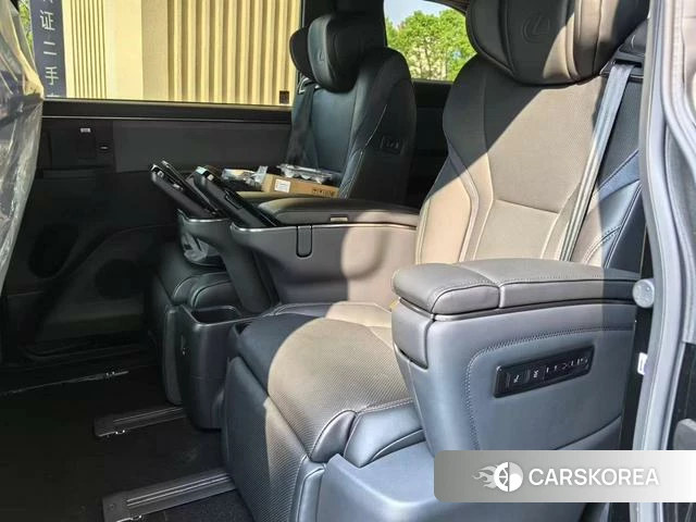 Lexus LM id 4273866 из Китая 12