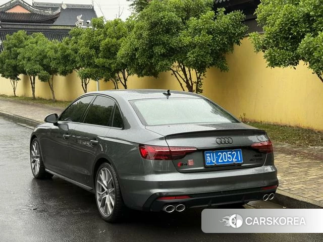Audi S4 2023 Темно-серый из Китая, фото 6