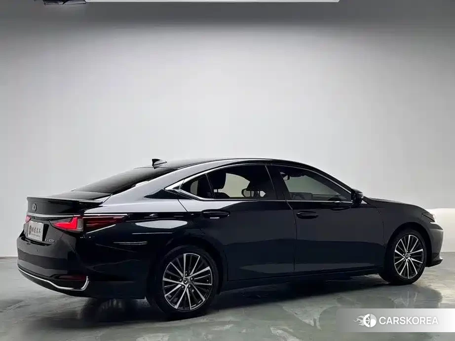 Lexus ES id 4654459 из Китая 14
