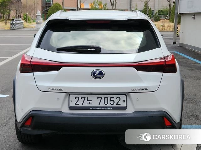 Lexus UX250h id 3924606 из Кореи 16