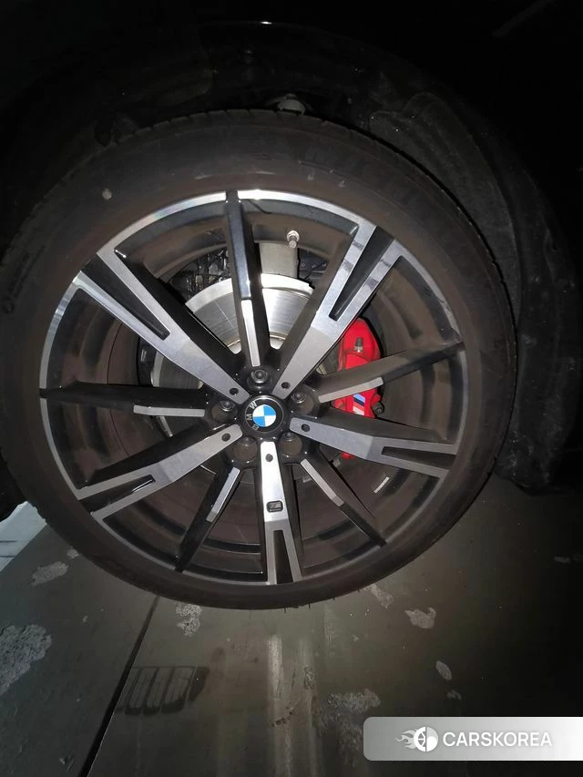 BMW 5 Series (G60) 2025 Черный из Кореи, фото 6