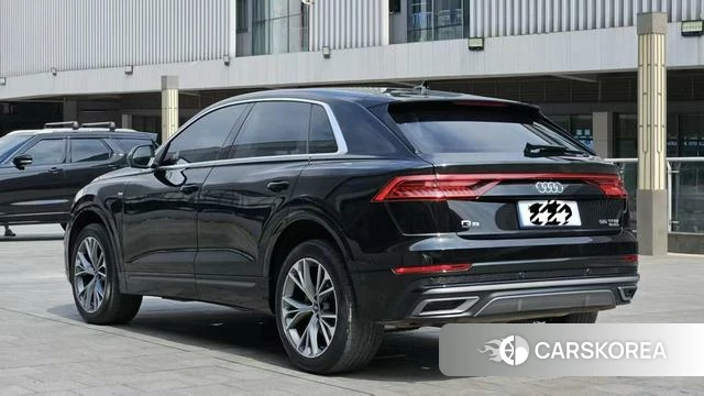 Audi Q8 2023 Черный из Китая, фото 6