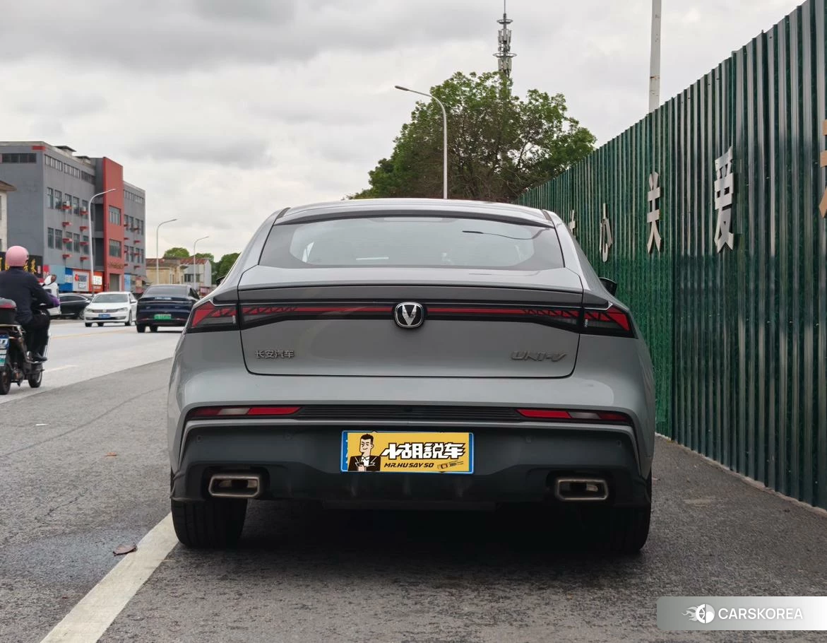 Chang'an UNI-V 2024 Серебристо-серый из Китая, фото 6