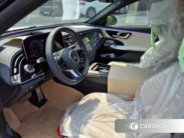 Mercedes-Benz E-Class W214 2026 Черный двухцветный из Кореи, фото 6