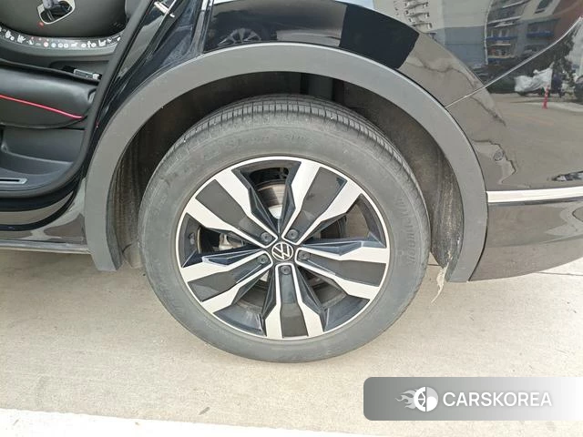 Volkswagen Tiguan L id 4374430 из Китая 17