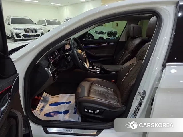 BMW 5 Series (G30) id 3539461 из Кореи 16