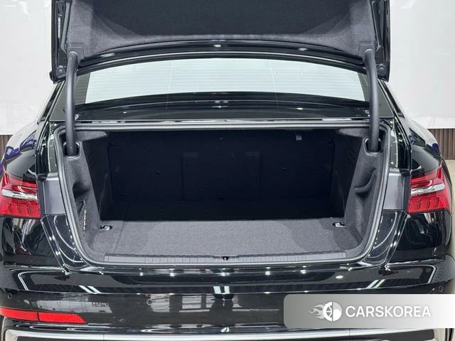 Audi A6L id 4272047 из Китая 18