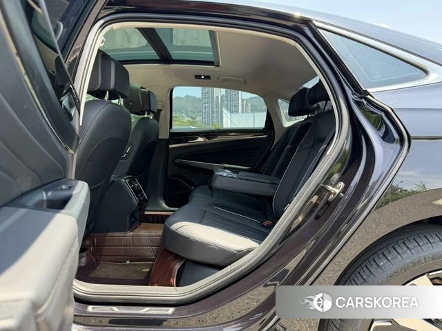 Volkswagen Passat id 4276472 из Китая 23