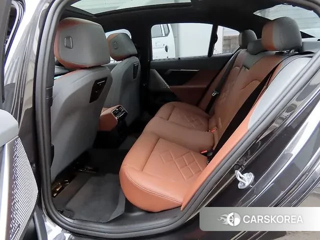 BMW 5 Series (G60) id 3477382 из Кореи 9