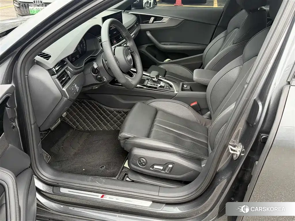 Audi A4L 2025 Silver/gray из Китая, фото 6
