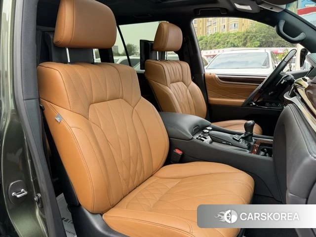 Lexus LX id 4348926 из Китая 12