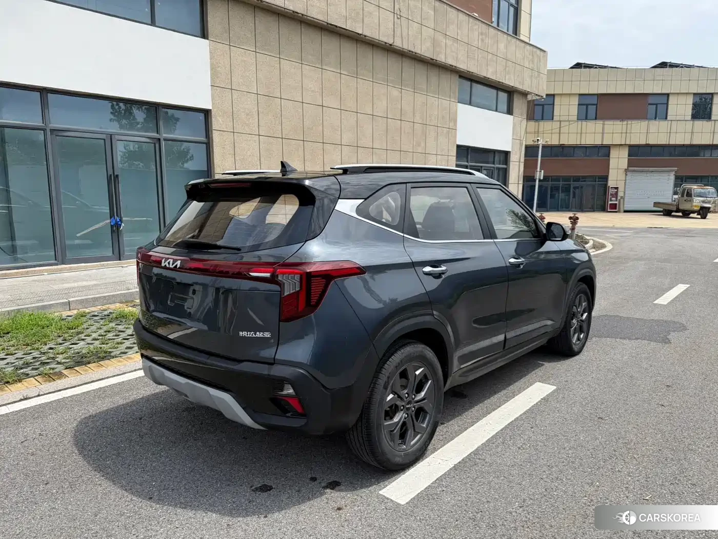 Kia Seltos 2023 Silver/gray из Китая, фото 6