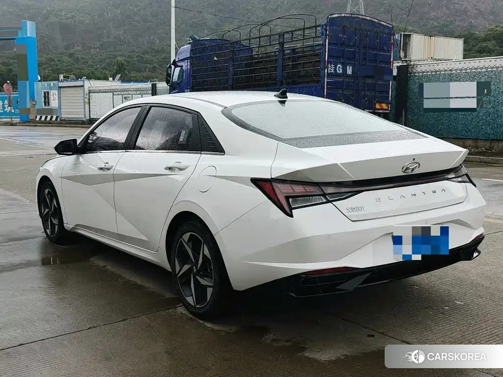 Hyundai Elantra 2023 Белый из Китая, фото 6