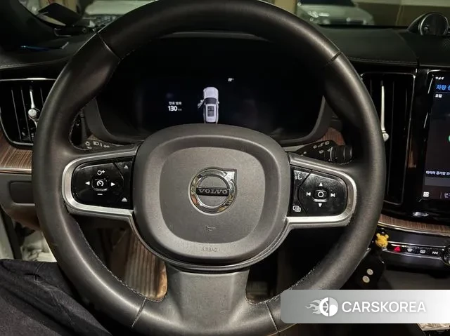 Volvo XC60 second Generation 2022 Белый из Кореи, фото 6