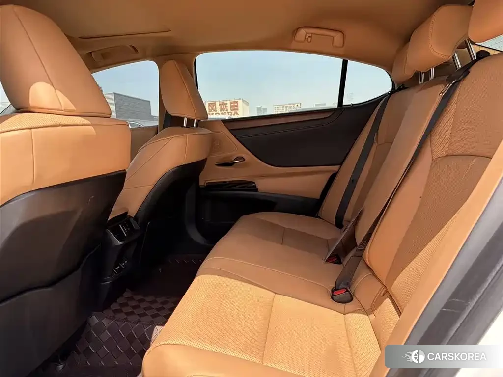 Lexus ES id 4669420 из Китая 16