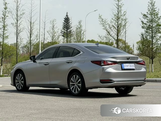 Lexus ES id 4279098 из Китая 15