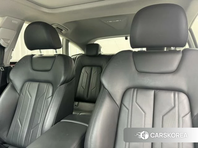 Audi A7 2022 Белый из Китая, фото 6