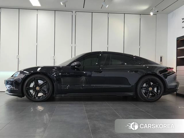 Porsche Taycan id 3882719 из Кореи 8