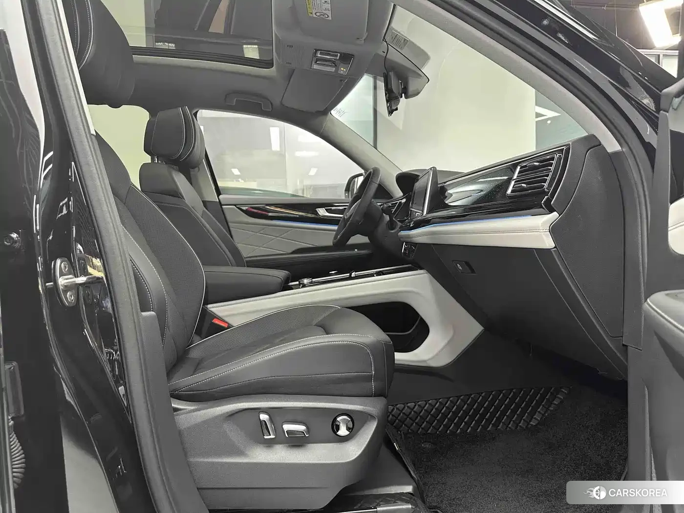 Volkswagen Touareg id 4583772 из Китая 13