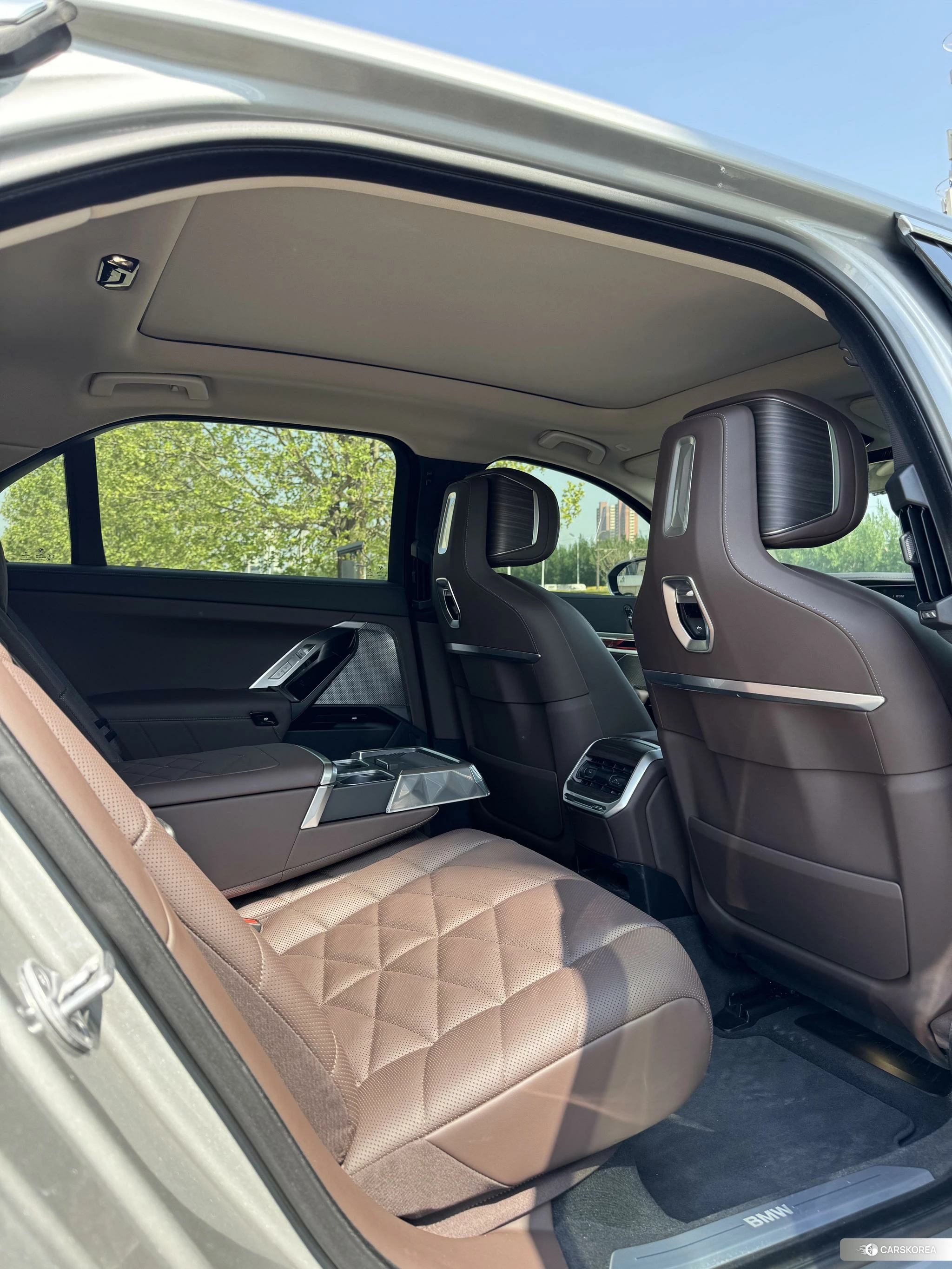 BMW 7 series 2022 Серебристо-серый из Китая, фото 6
