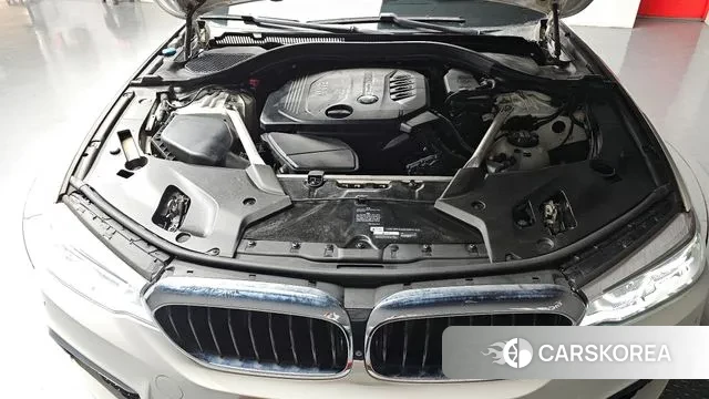 BMW 5 Series (G30) id 3703893 из Кореи 16