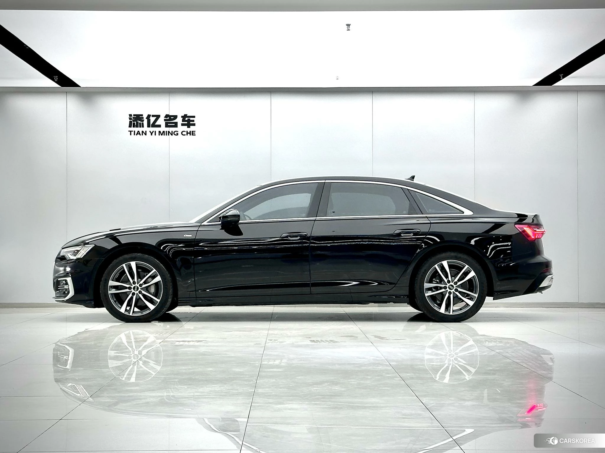 Audi A6L id 4499015 из Китая 18