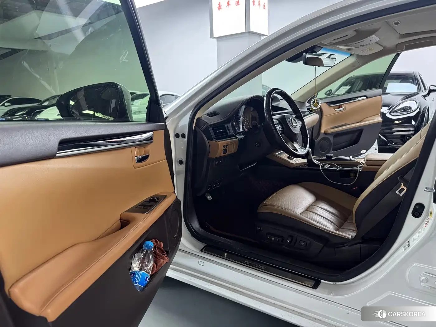 Lexus ES id 4539175 из Китая 21