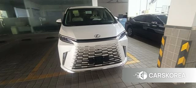 Lexus LM id 4273118 из Китая 8