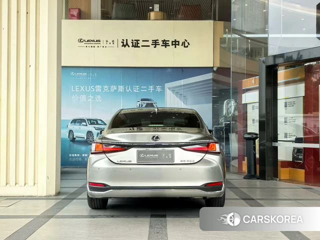 Lexus ES 2023 Серебристо-серый из Китая, фото 6