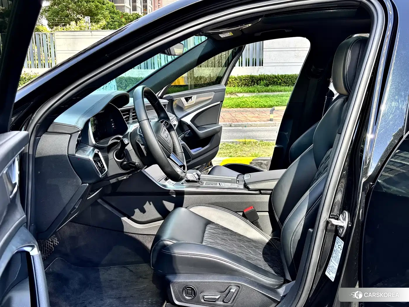 Audi A6L id 4548271 из Китая 16