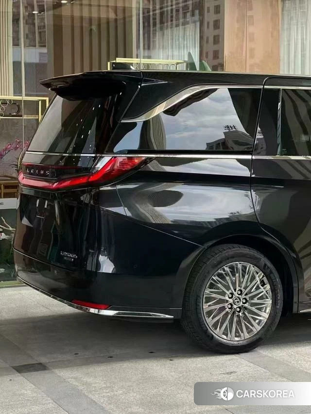 Lexus LM 2025 Черный из Китая, фото 6