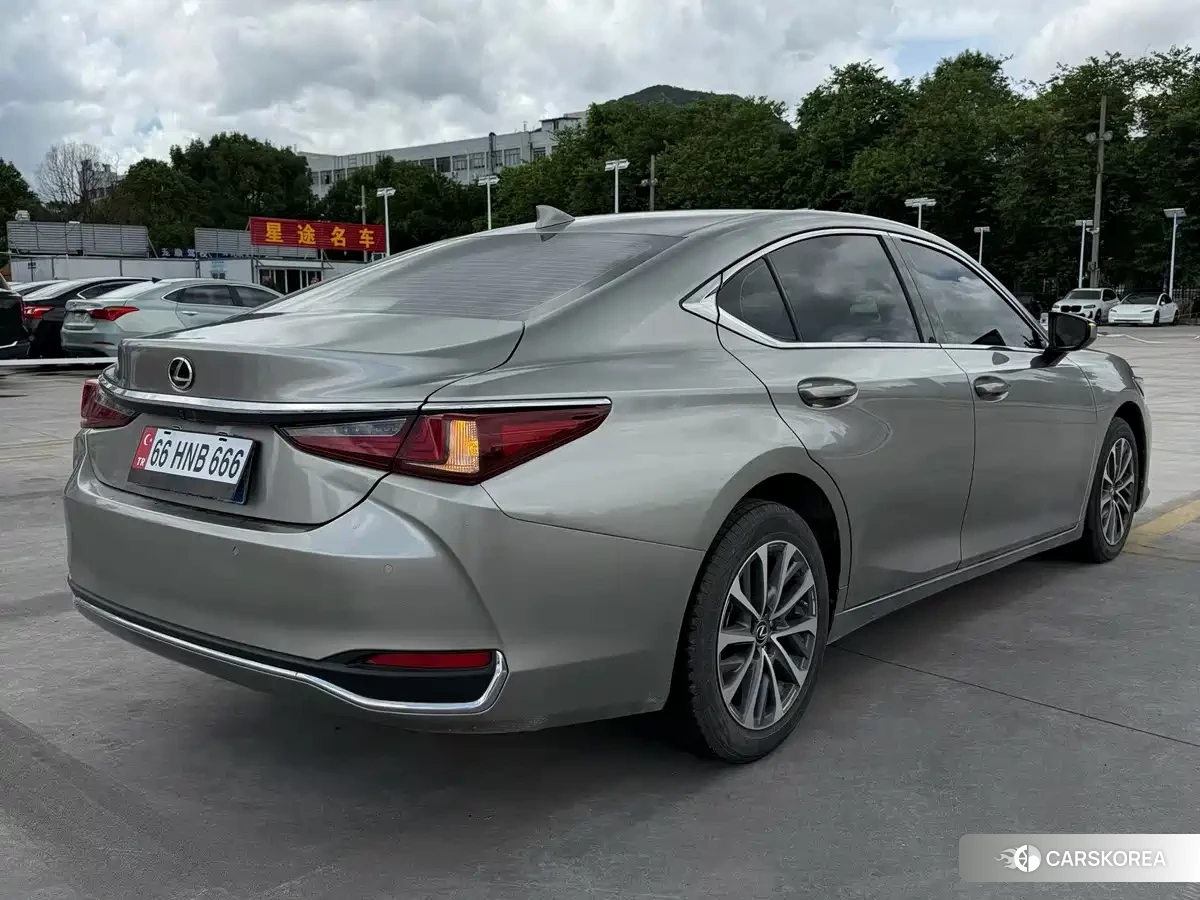 Lexus ES 2023 Silver/gray из Китая, фото 6