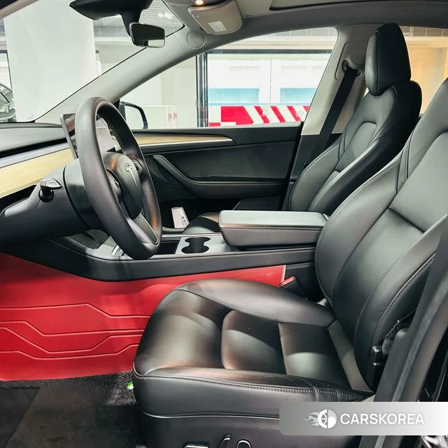 Tesla Model Y 2023 Черный из Китая, фото 6