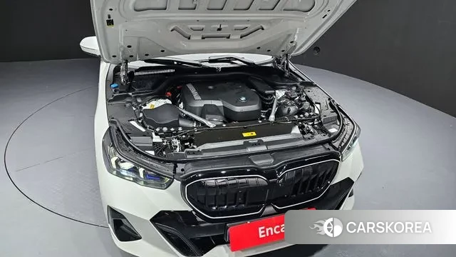 BMW 5 Series (G60) id 3502269 из Кореи 16