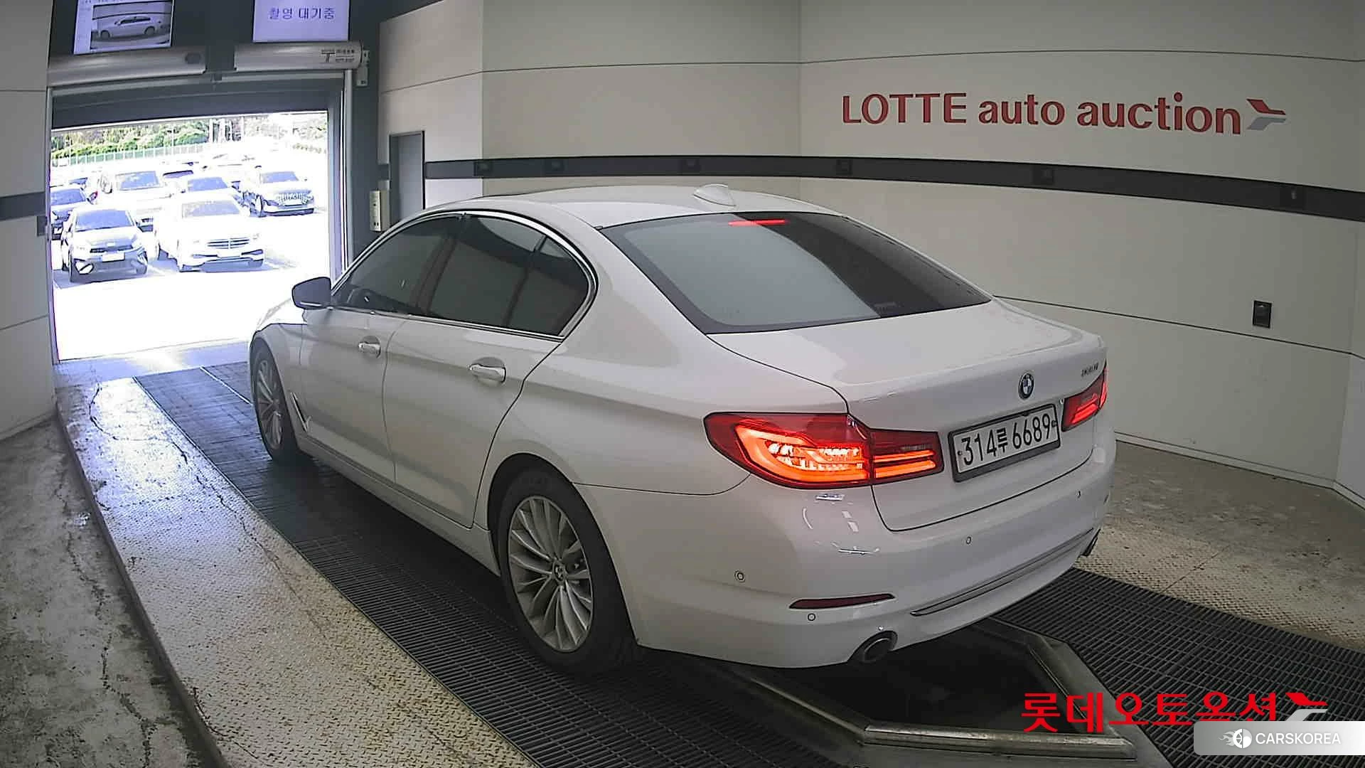 BMW  530i Luxury id 4902319 из Кореи 33