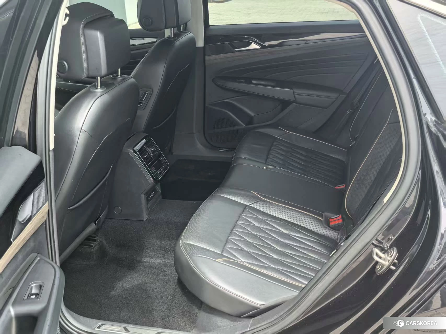 Volkswagen Passat 2021 Черный из Китая, фото 6